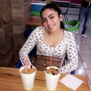 Meet your Posher, Carolina